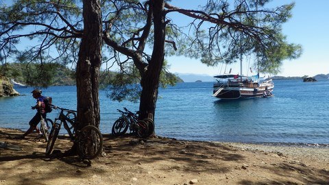 Matin vélo, après-midi baignade, nuit en bateau vélo bateau en Lycie (Vidas)